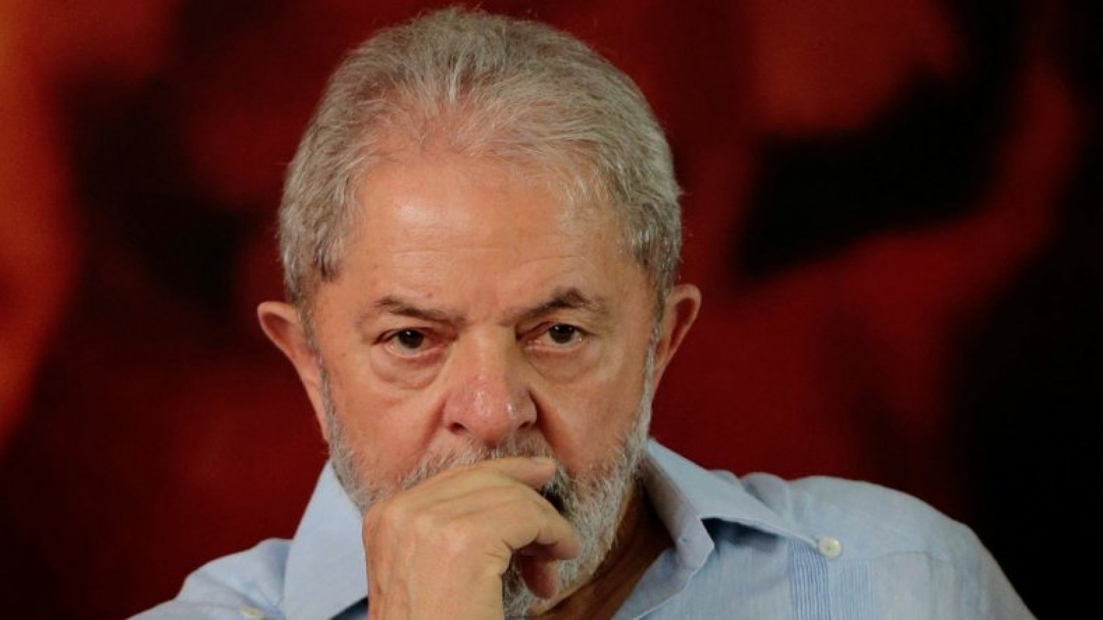 Lula tuvo que entregar su pasaporte a la policía